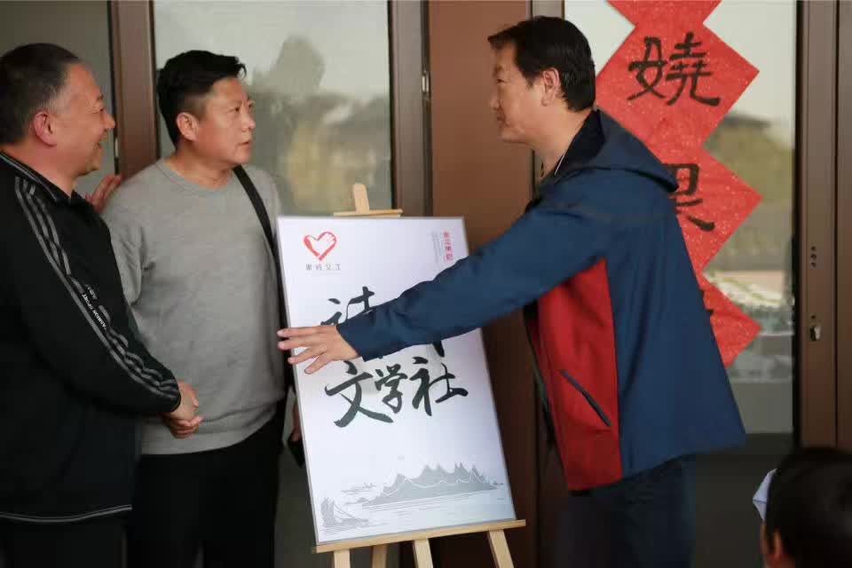 果岭湖光