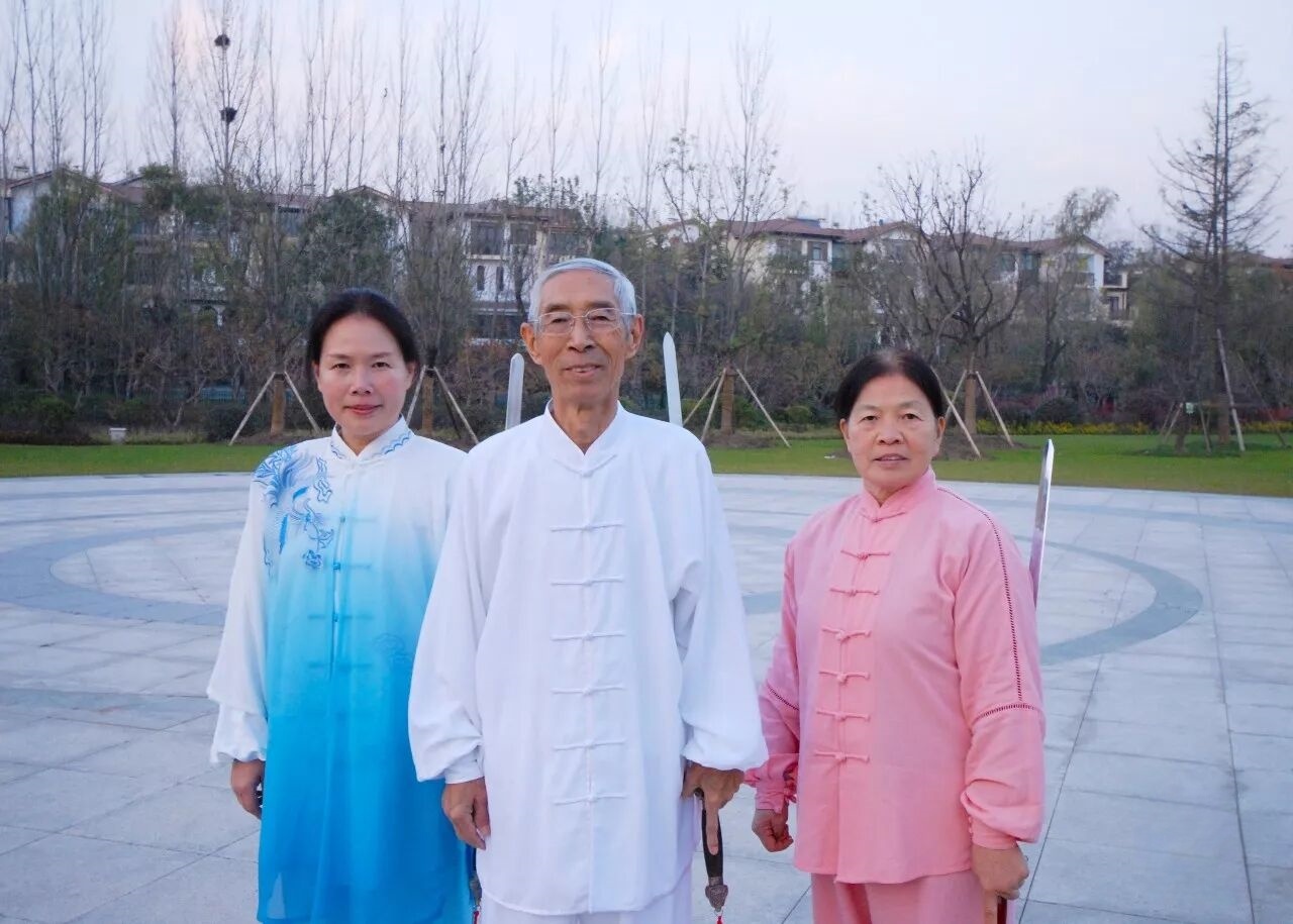 太极社晨练