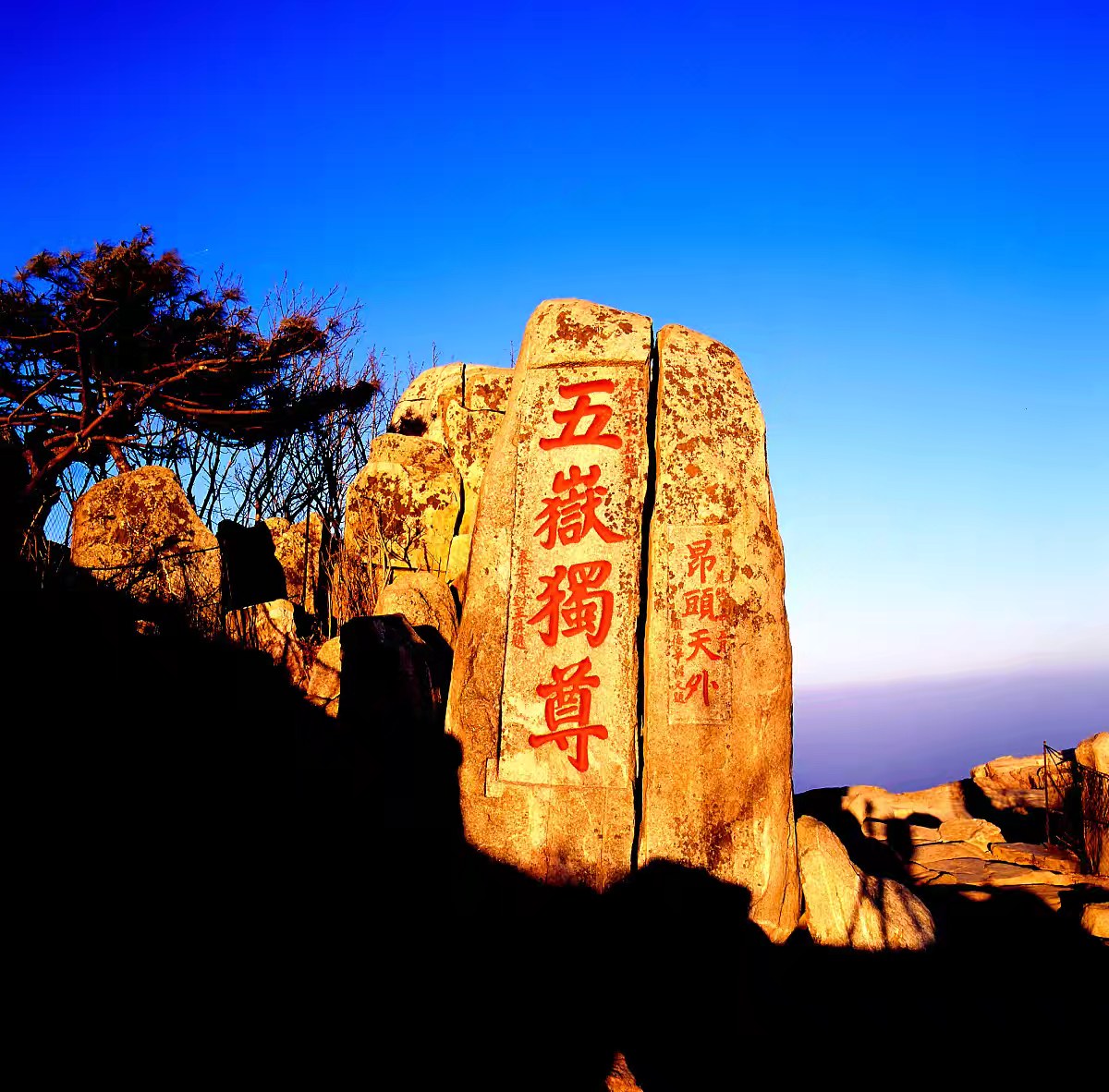 配图